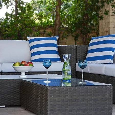 Three Palms Villa *